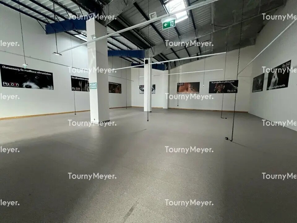 Retail in Bayonne to rent Interior Photo- Image 1 of 5