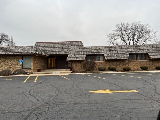 111 Oak St, North Aurora, IL to rent Building Photo- Image 1 of 2