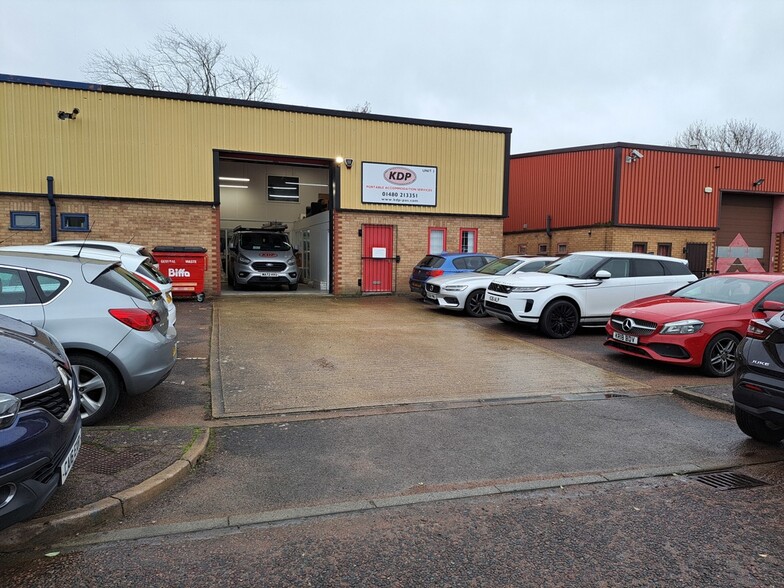 1-3 Steel Close, Eaton Socon to rent - Building Photo - Image 1 of 2