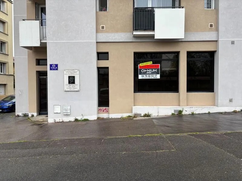 Office in Lyon for sale Building Photo- Image 1 of 10