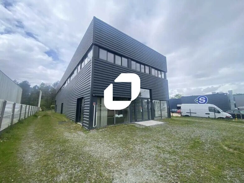 Retail in Parempuyre to rent - Building Photo - Image 2 of 14