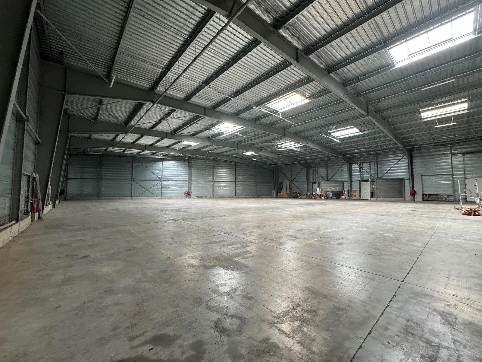 Industrial in Reims for sale Interior Photo- Image 1 of 8