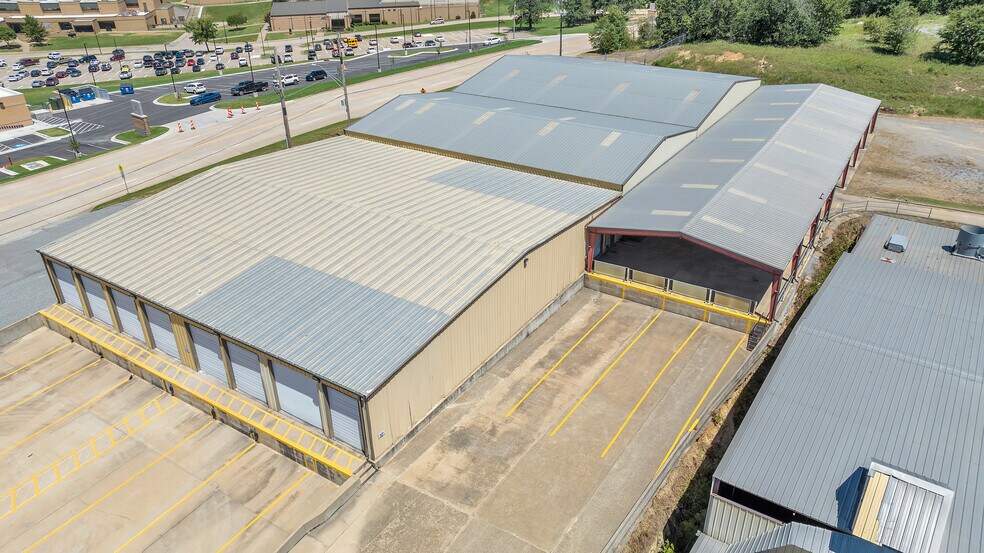 820 Industrial Rd, Mcalester, OK for sale - Building Photo - Image 1 of 40