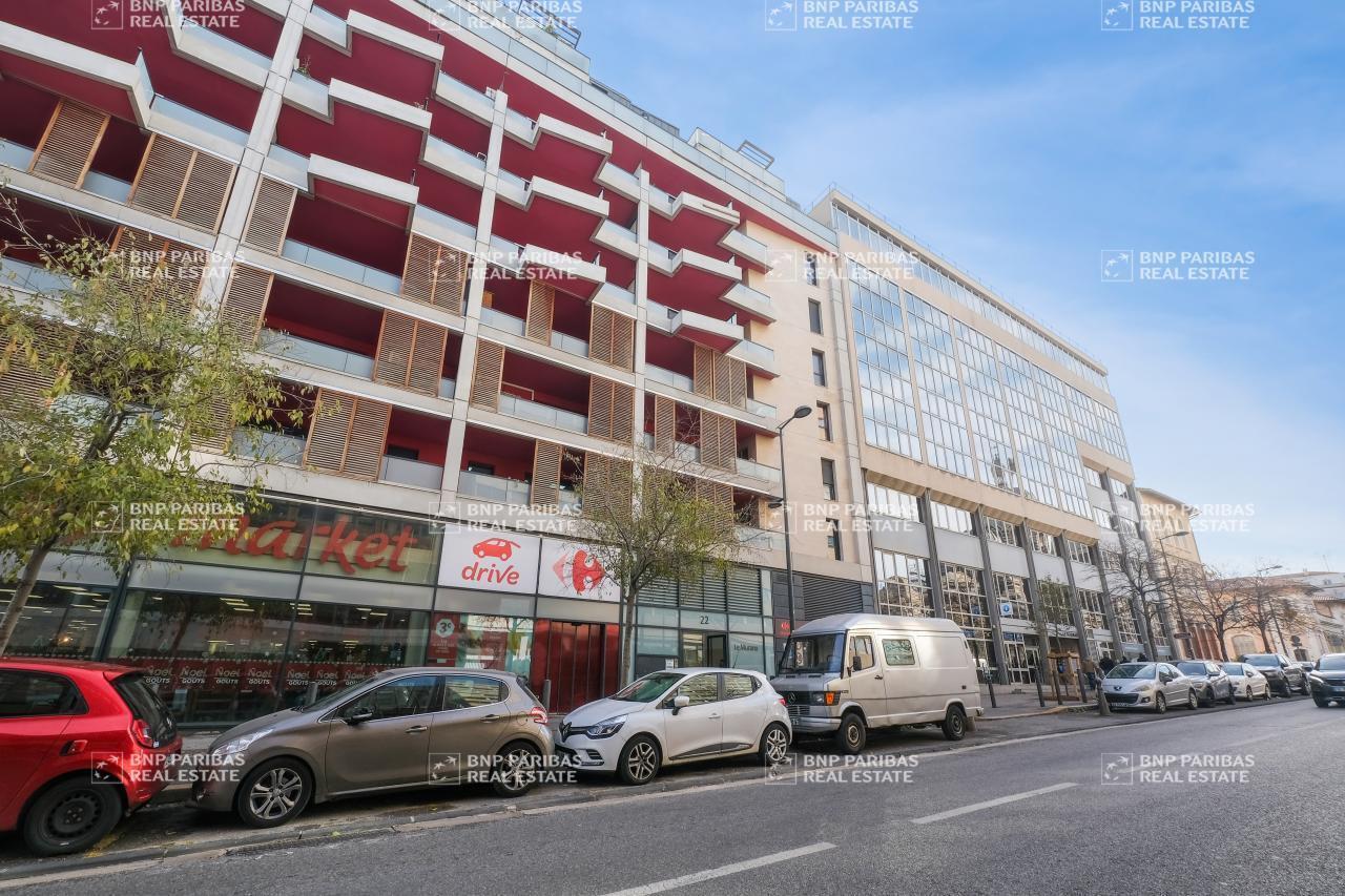 Office in Marseille to rent Building Photo- Image 1 of 17