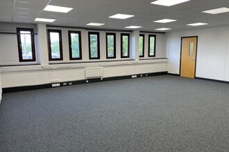 Venture W, Thatcham to rent Interior Photo- Image 1 of 1