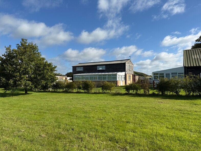 Office in Unit 4 High Cross Farm, Henfield Road, Albourne Road, Hurstpierpoint to rent - Building Photo - Image 3 of 12