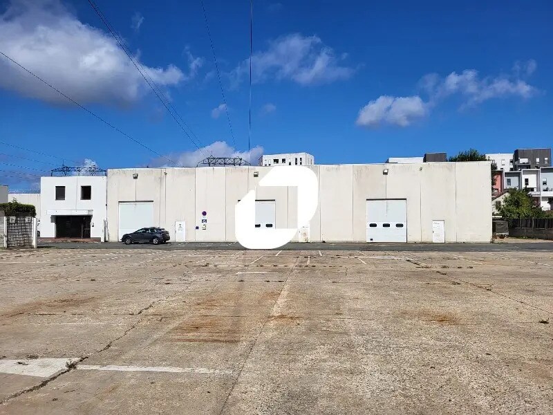 Light Industrial in Vitry-sur-Seine to rent Building Photo- Image 1 of 9
