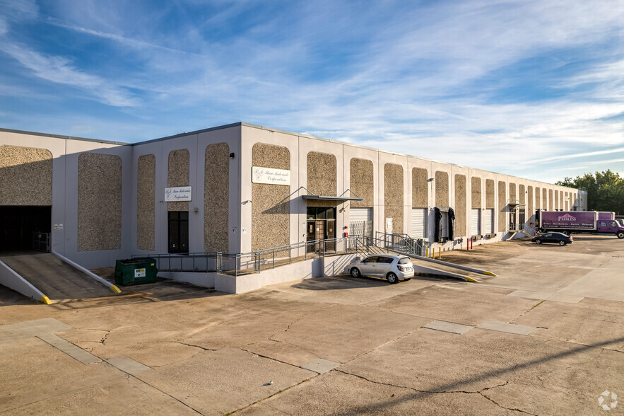 3800-3898 W 11th St, Houston, TX for rent - Building Photo - Image 2 of 3