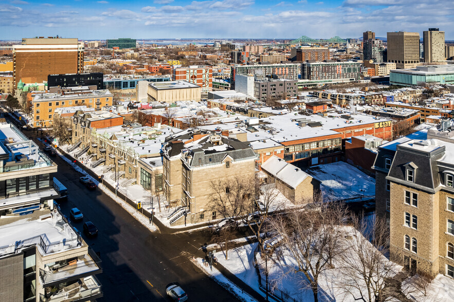 312 Rue Sherbrooke E, Montréal, QC for rent - Aerial - Image 2 of 5