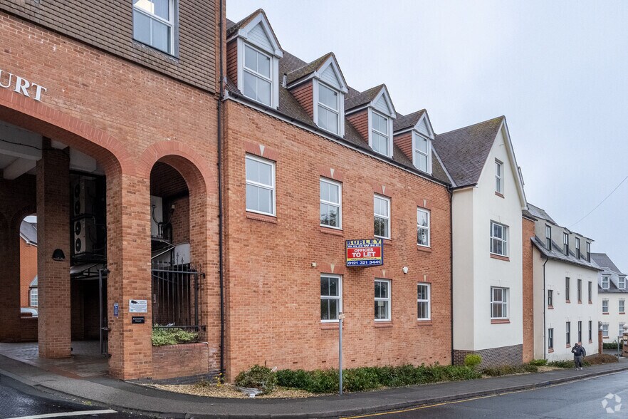 Emmanuel Ct, Sutton Coldfield to rent - Primary Photo - Image 1 of 2