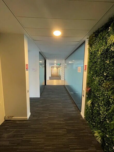 17-23 Rue Du Dôme, Boulogne-Billancourt to rent - Interior Photo - Image 2 of 10