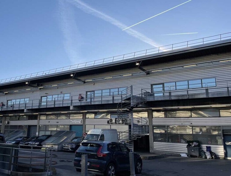 Light Industrial in Pantin for sale - Building Photo - Image 2 of 10