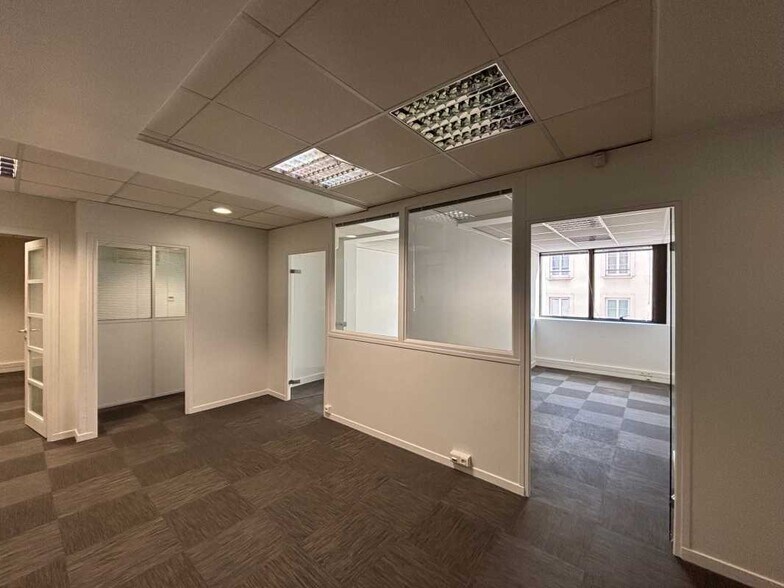 Office in Levallois-Perret to rent - Interior Photo - Image 3 of 7