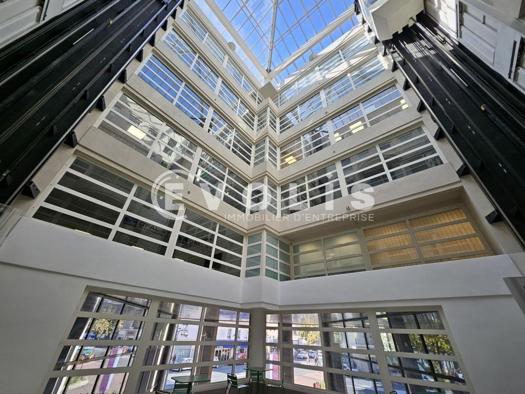 Office in Sceaux to rent Lobby- Image 1 of 32