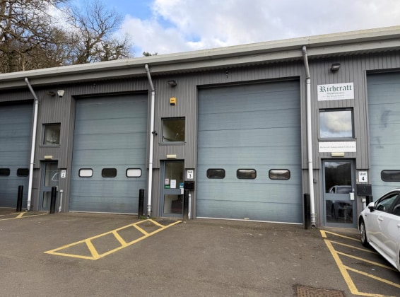8 Station Hl, Chudleigh to rent Primary Photo- Image 1 of 4