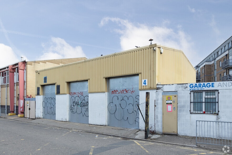 4 Joseph Ray Rd, London to rent - Building Photo - Image 3 of 3