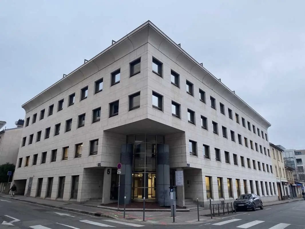Office in Lyon to rent Building Photo- Image 1 of 10
