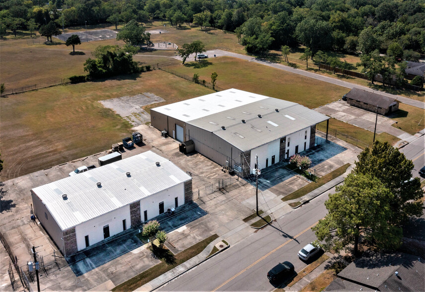 1507 Beaumont Rd, Baytown, TX for rent - Building Photo - Image 3 of 6