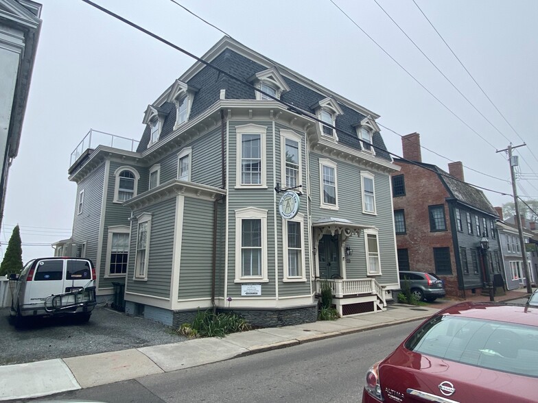 123 Spring St, Newport, RI for sale - Primary Photo - Image 1 of 1