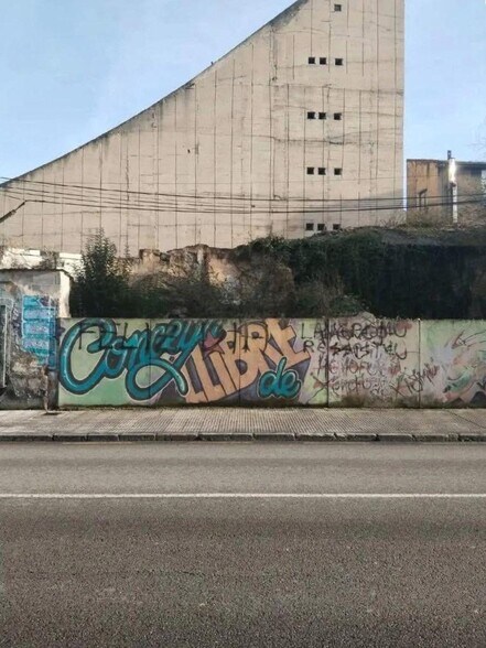 Calle Melquiades Álvarez, 51, Langreo, Asturias for sale - Building Photo - Image 2 of 6