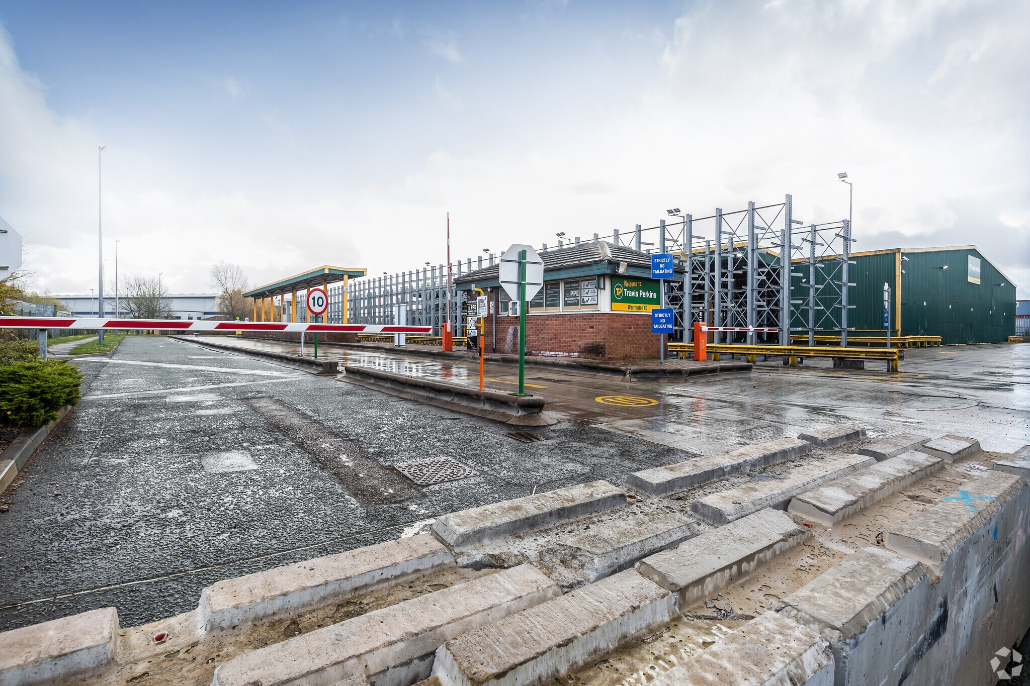 2275 Lyncastle Rd, Warrington for sale Primary Photo- Image 1 of 1