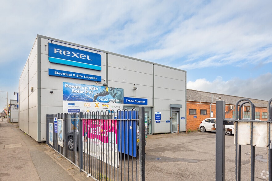 Wheatley Hall Rd, Doncaster to rent - Building Photo - Image 2 of 4