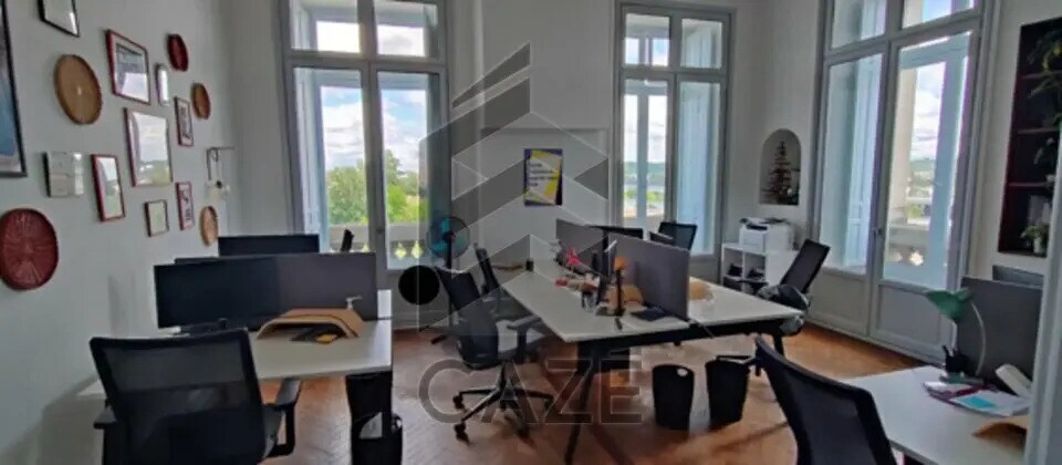 Office in Bordeaux to rent Interior Photo- Image 1 of 4