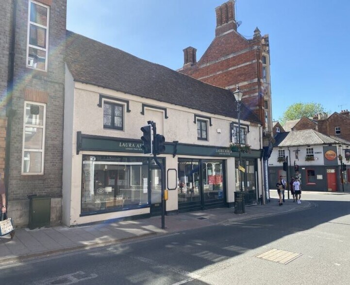 24 Reading Rd, Henley On Thames RG9 1AG UK