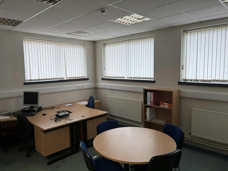 Fields Farm Rd, Nottingham to rent - Building Photo - Image 3 of 6