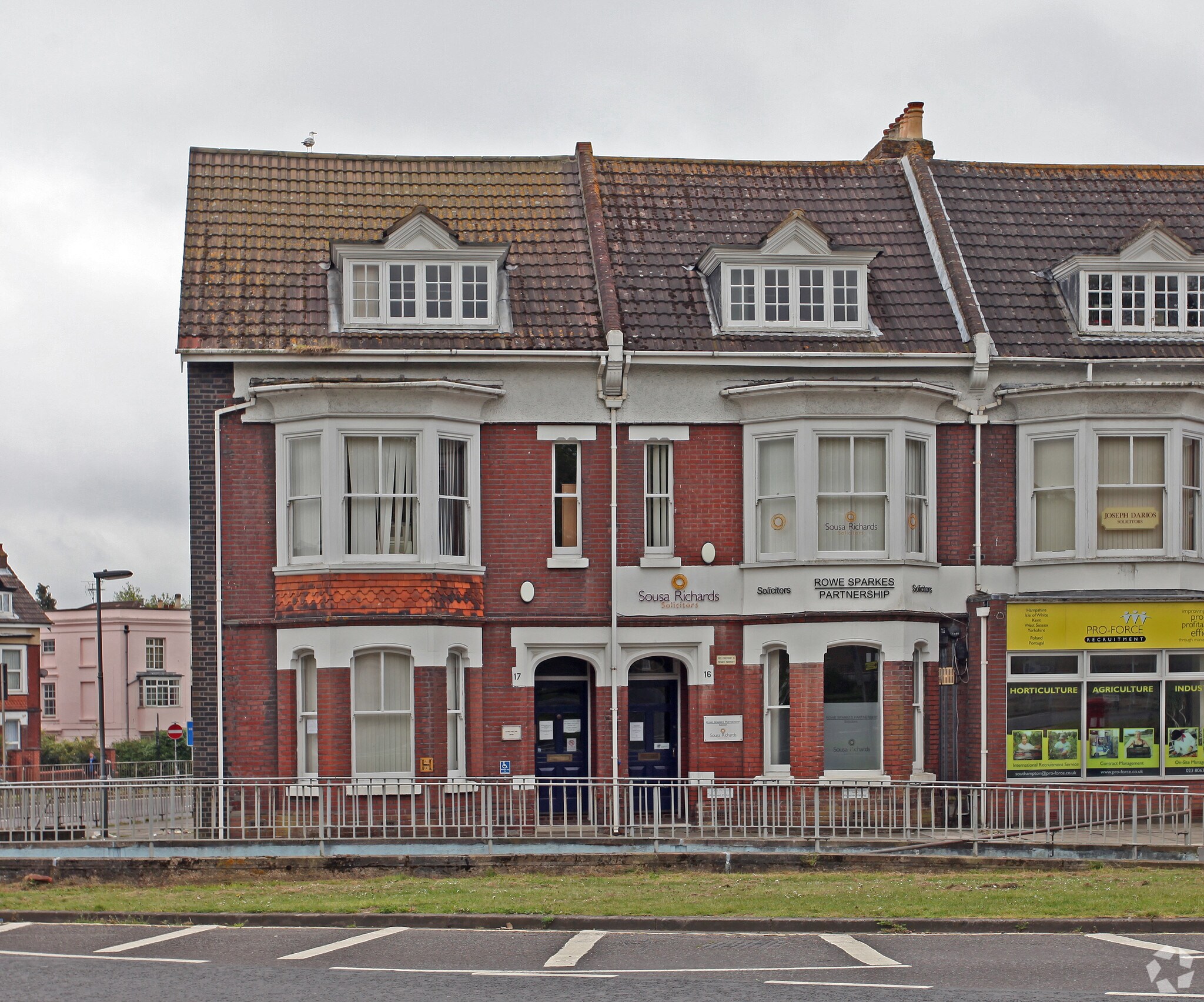 16-17 College Pl, Southampton to rent Primary Photo- Image 1 of 9