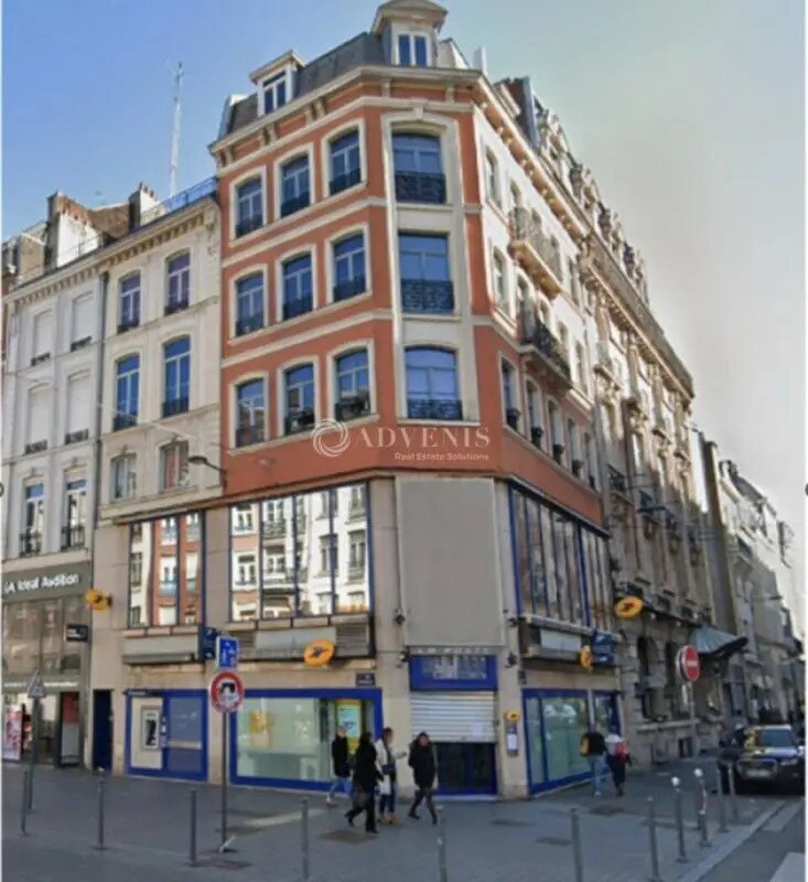 Location Commerce 101 m² à 209 m² - Photo 1