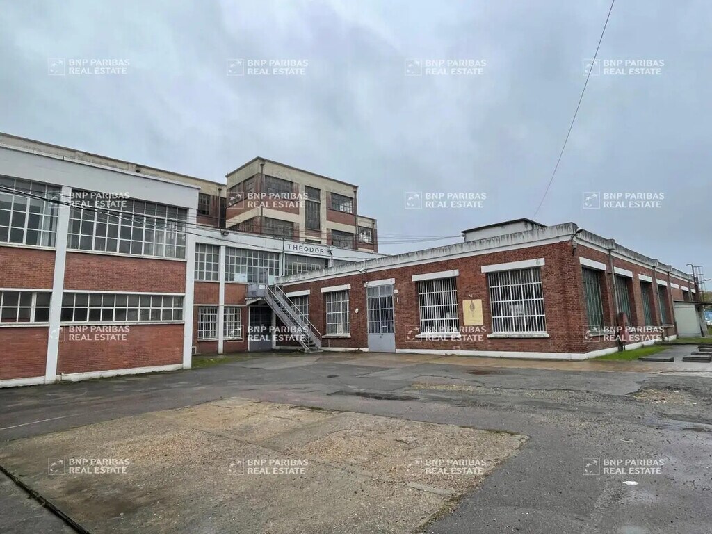 Location Local d'activités 1 500 m² - Photo 1