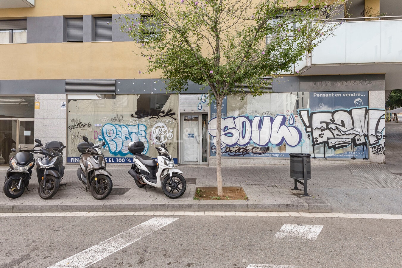 Barcelona, BAR 08041 - Unit 01 -  - Interior Photo - Image 1 of 16