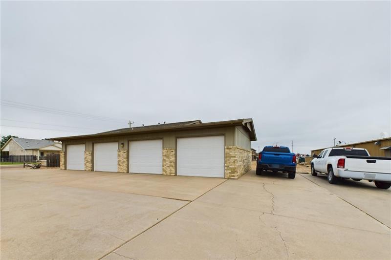 1920 Harding Ave, Garden City, KS for sale - Building Photo - Image 3 of 6