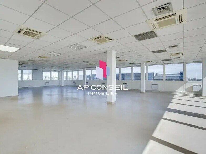 Office in Vélizy-Villacoublay to rent - Interior Photo - Image 2 of 7