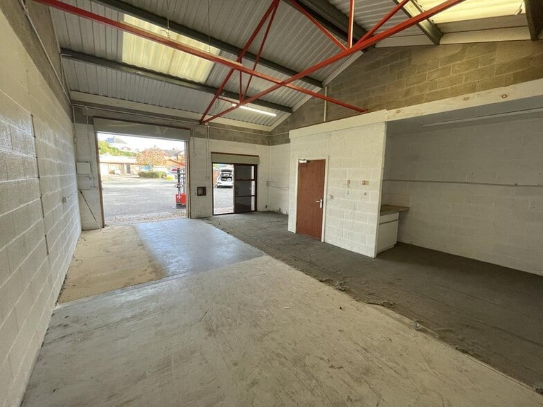 8-9 Station St, Leek to rent - Building Photo - Image 3 of 7