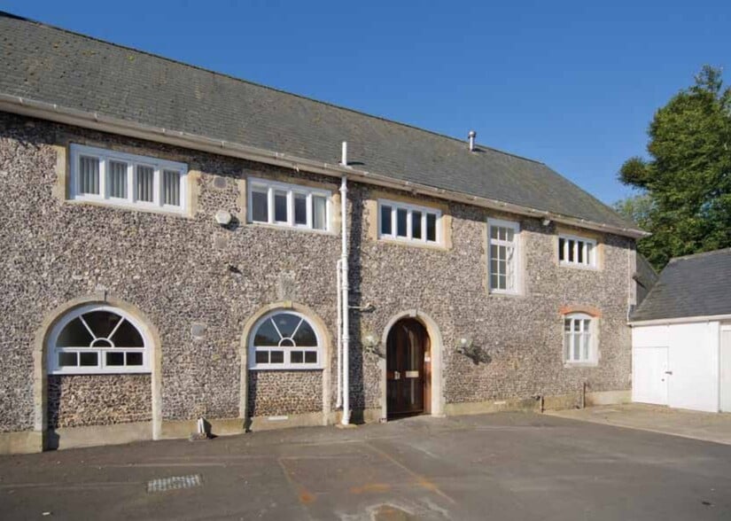 Fairleigh Wallop, Basingstoke to rent - Building Photo - Image 2 of 4