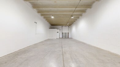 7506-7560 NW 70th St, Miami, FL to rent Matterport 3D Scan- Image 1 of 5