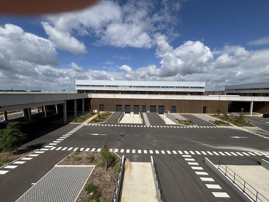 Light Industrial in Tremblay-en-France to rent Building Photo- Image 1 of 11