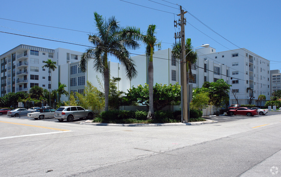 1080 93rd St, Bay Harbor Islands, FL for sale - Building Photo - Image 2 of 9