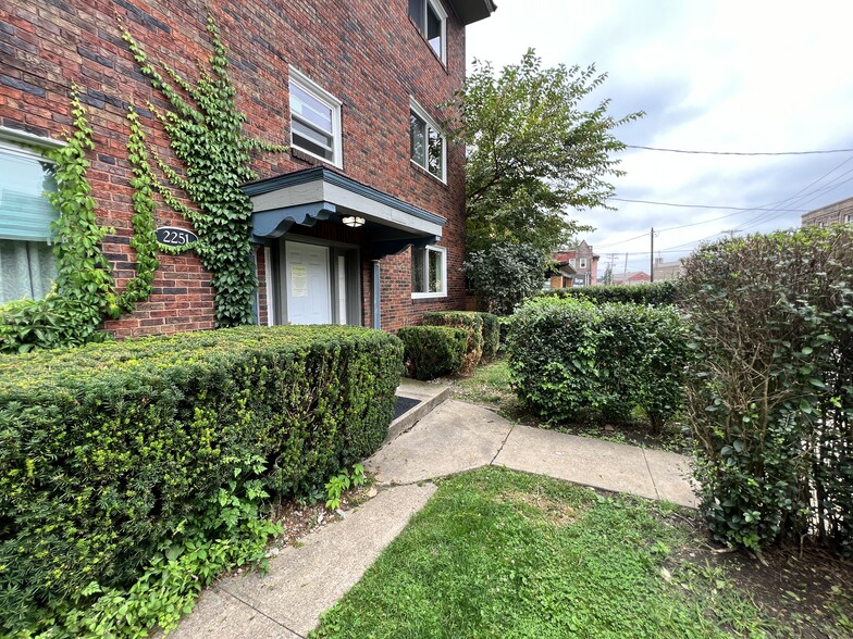 2251 Brownsville Rd, Pittsburgh, PA for sale - Building Photo - Image 1 of 1