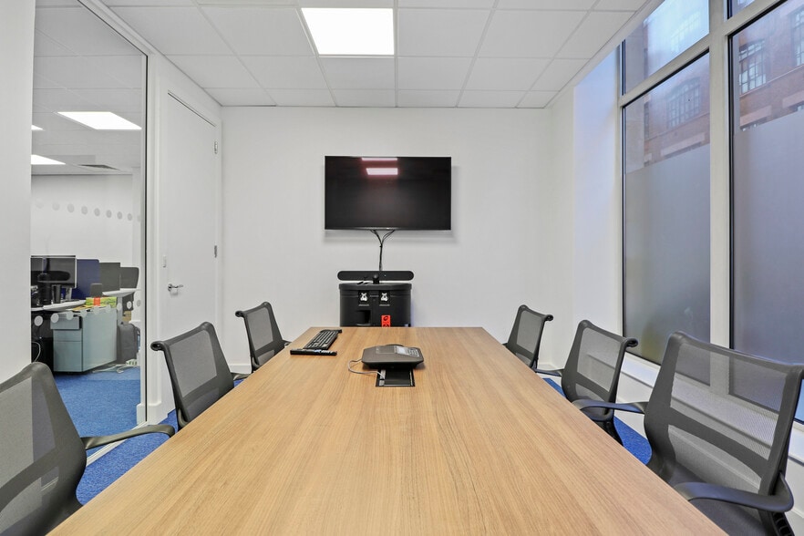 23 Kingsway, London to rent - Interior Photo - Image 3 of 12