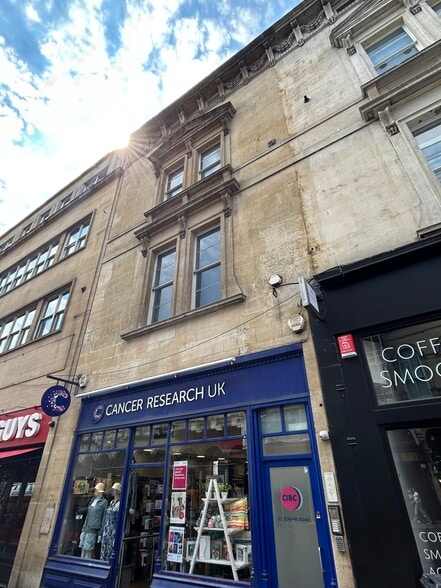 71 Queens Rd, Bristol to rent - Building Photo - Image 2 of 2