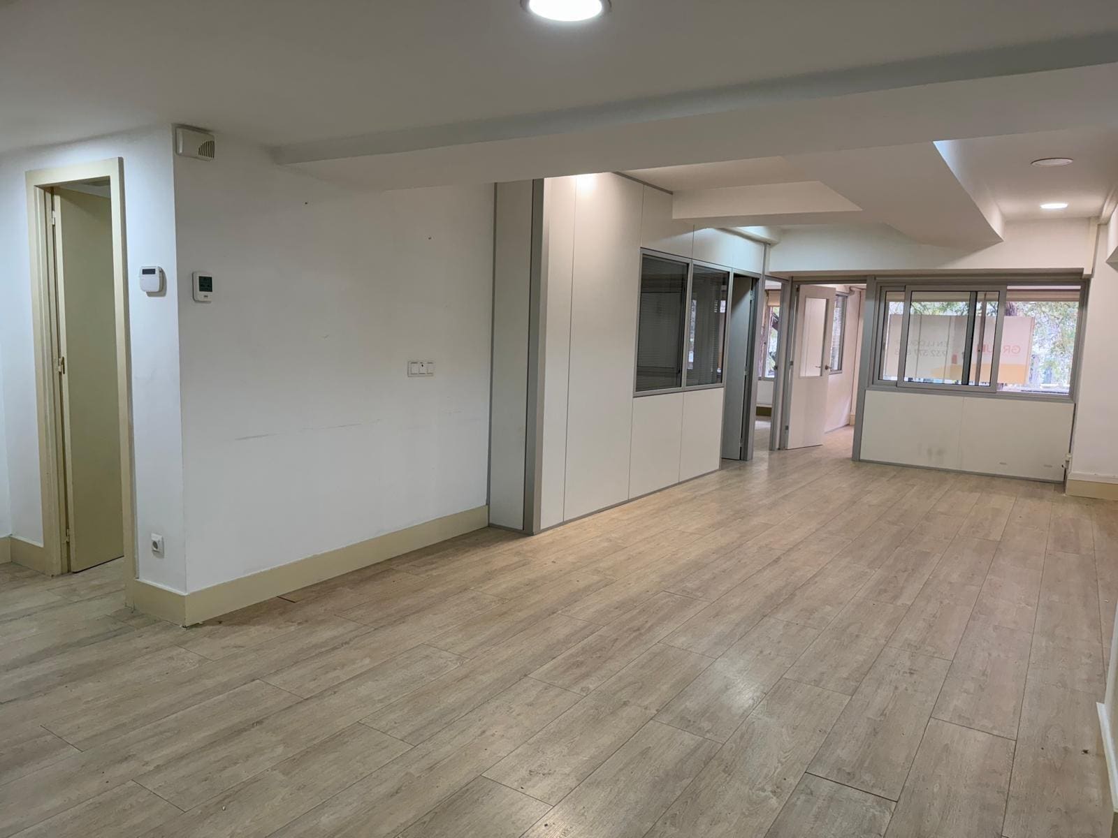 Office / Retail in Barcelona, Barcelona to rent Interior Photo- Image 1 of 18