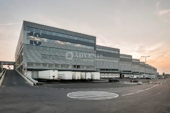 Office in Pantin to rent - Building Photo - Image 1 of 2