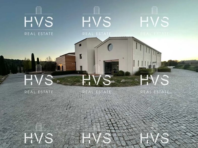 Office in Aix-en-Provence to rent - Building Photo - Image 2 of 14