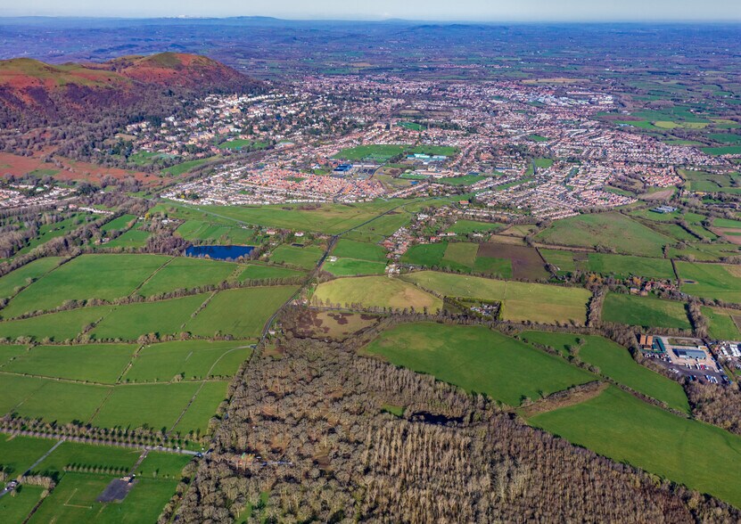 Blackmore Park Rd, Malvern to rent - Aerial - Image 3 of 5