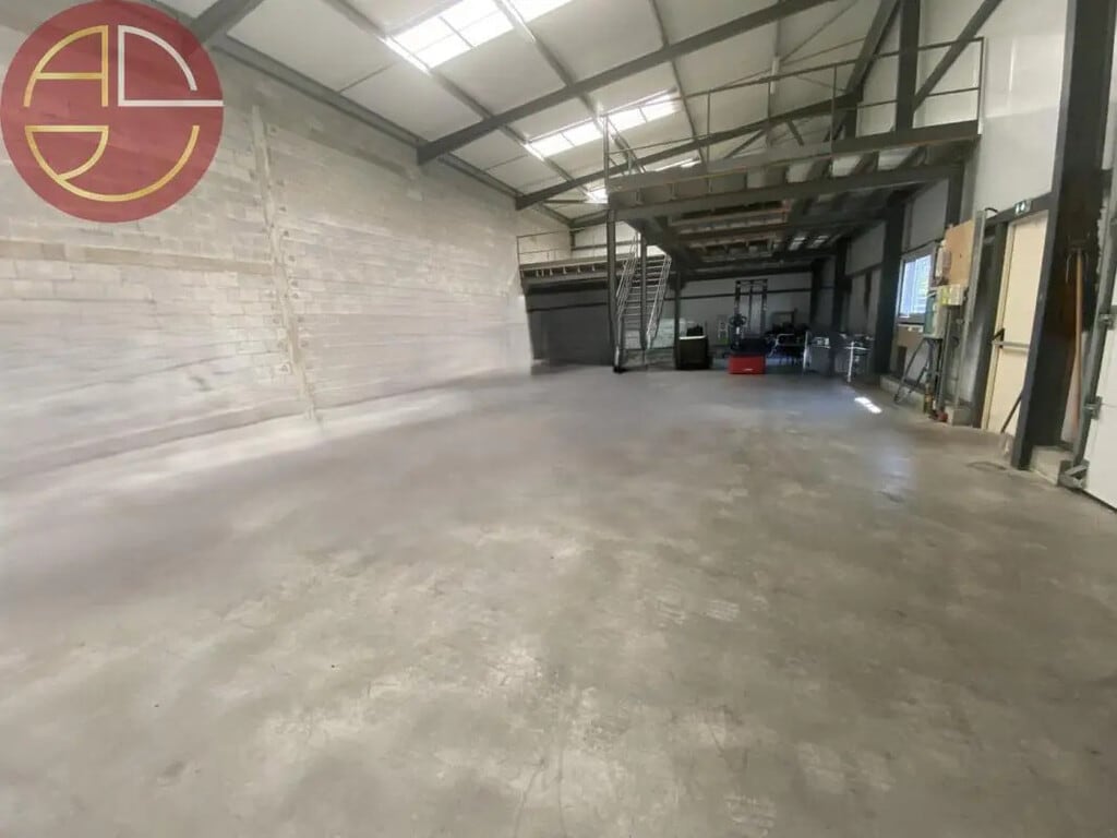 Location Entrepôt 514 m² - Photo 1