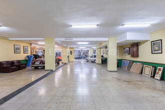 Retail in Barcelona, Barcelona to rent Interior Photo- Image 2 of 9