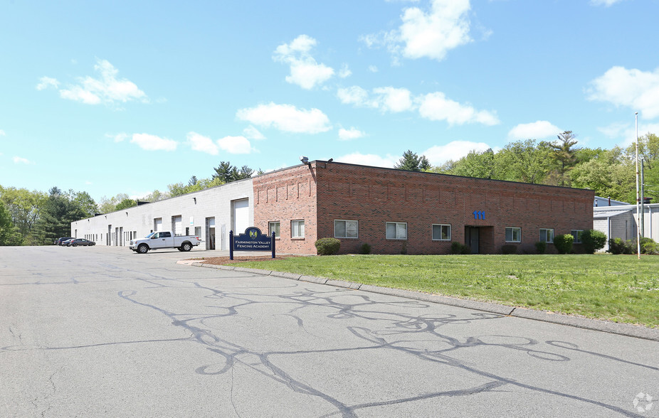 111 W Dudley Town Rd, Bloomfield, CT for sale - Building Photo - Image 1 of 1